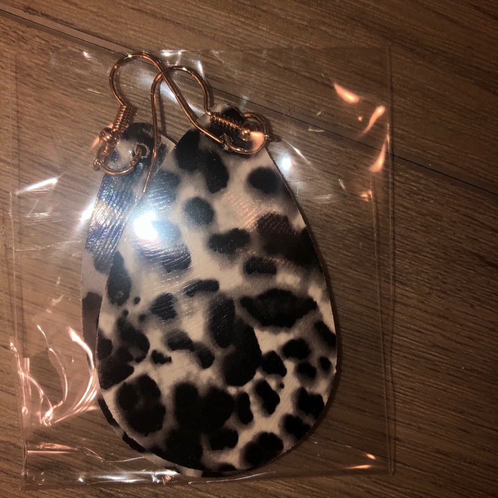 Earrings - Picture 2 of 5